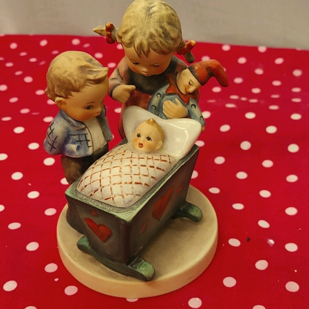 VINTAGE M.I. HUMMEL Figurine 333 blessed event1955 - Picture 1 of 8